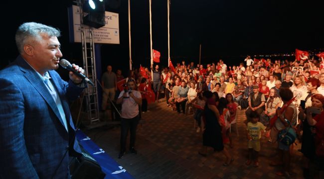 Güzelbahçe Belediyesi Zafer Bayramı'nı kutladı