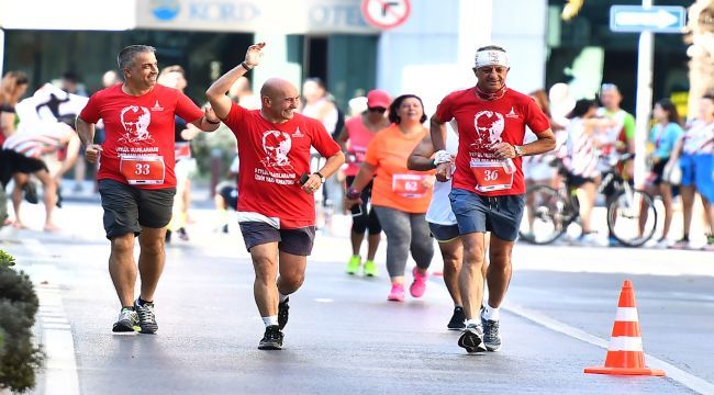 9 Eylül Yarı Maraton’u gerçekleşti