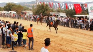 165 At Birincilik için rahvan koştu