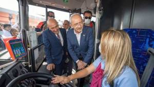 İzmir’in ulaşım filosuna 364 otobüs birden katıldı
