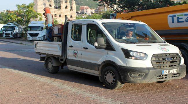 Kemalpaşa'da Sinekle Yoğun Mücadele