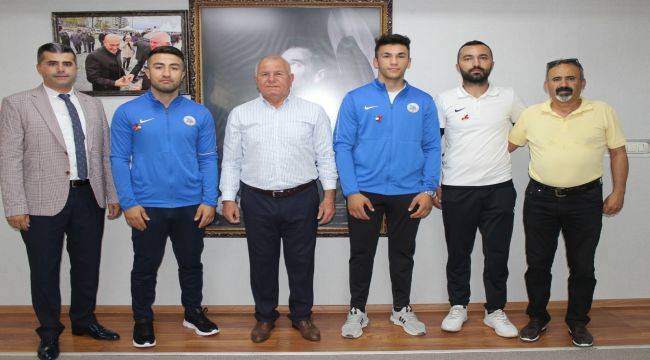 Başkan Karakayalı’dan Sporculara Çeyrek Altın 