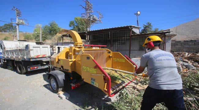 Karabağlar’a Dal Öğütme Makinesi De Kazandırıldı