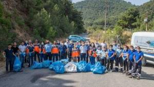 Ormanlık Bölgelerden Torbalarca Atık Toplandı