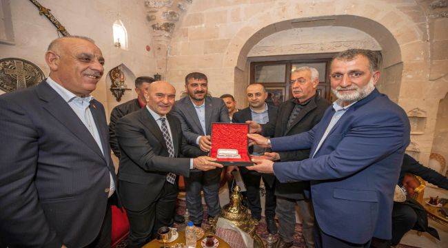 Başkan Soyer Mardin'de Onuruna Düzenlenen Yemeğe Katıldı