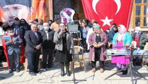 İzmir'de Şenlikler Başladı