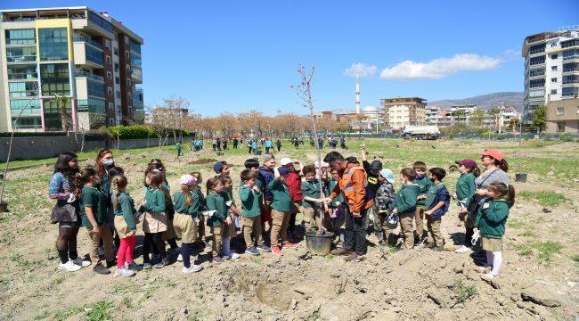 Bornova fidan dikimleriyle yeşilleniyor