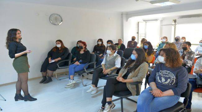 Çiğlili Kadınlardan “Bedenimizi Tanıyalım” Seminerine Büyük İlgi