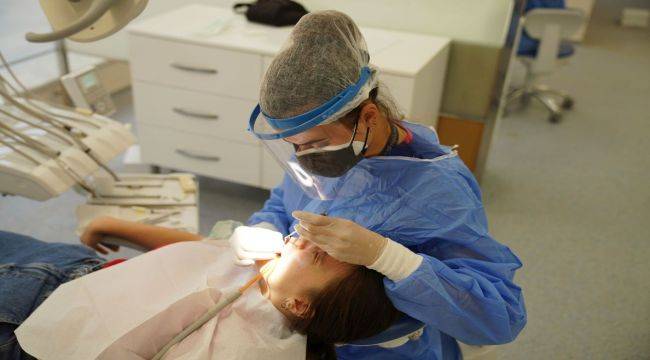 EÜ Diş Hekimliği hizmette sınır tanımıyor