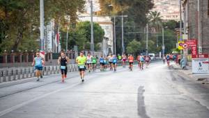 Maraton İzmir yarın sabah 08.00'da start verecek