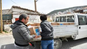 Narlıdere'de vatandaşa erzak yardımı yapıldı