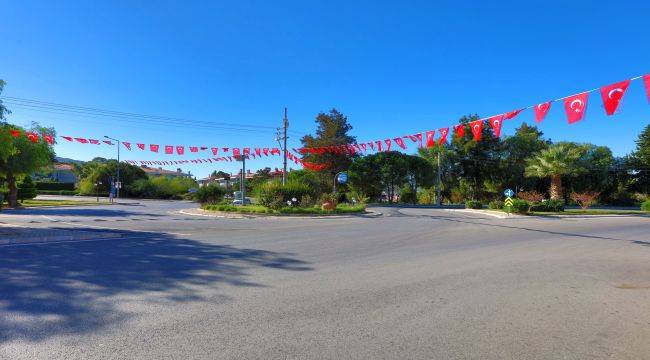 Sokaklar, Caddeler Bayraklarla Donatıldı