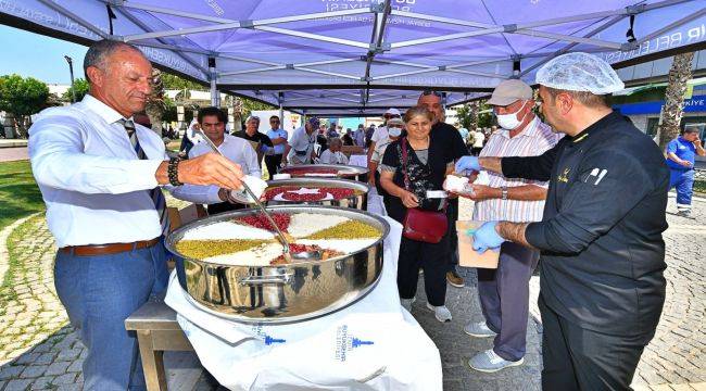 İzmir Büyükşehir Belediyesi Aşure Bereketini 12 bin Kişiyle Paylaştı