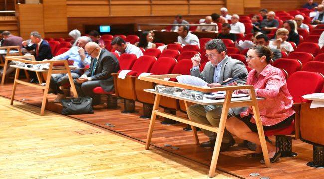 İzmir Büyükşehir Belediyesi Depremzedelere Desteği Sürdürüyor