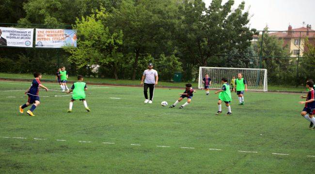 Minikler Futbol Şenliğinde Tatlı Rekabet