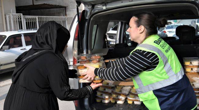 Bornova’da iftara sıcak yemek