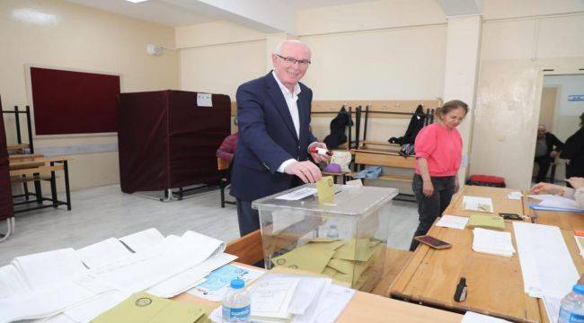 Başkan Kurt “Bu demokrasi şöleni vatanımıza milletimize baharları getirsin”