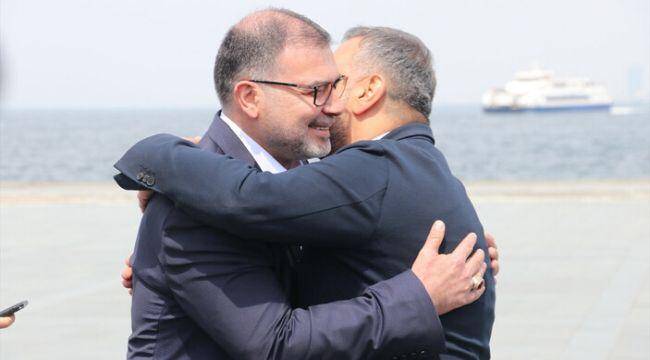 CHP ve AK Parti'den İzmir farkı: İl Başkanları kucaklaştı