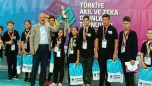 İzmir Akıl ve Zekâ Oyunları Takımı 5. Türkiye Akıl ve Zekâ Oyunları Turnuvası'nda Türkiye Üçüncüsü Oldu