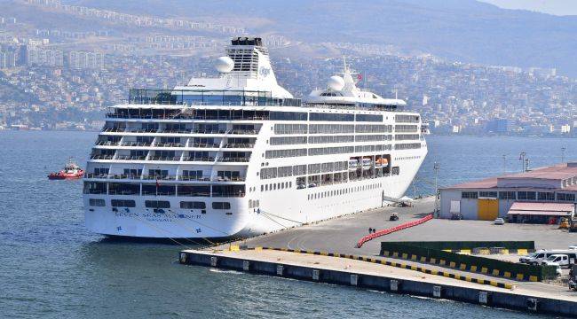 Bu Yılın 10’uncu Kruvaziyer Gemisi De İzmir’e Yanaştı