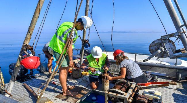 İzmir Körfezi’nin 30 Farklı Noktasından Karot Örneği Alındı