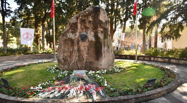 Başkan Tugay'dan Zübeyde Hanım'ın mezarı başında 8 Mart mesajı
