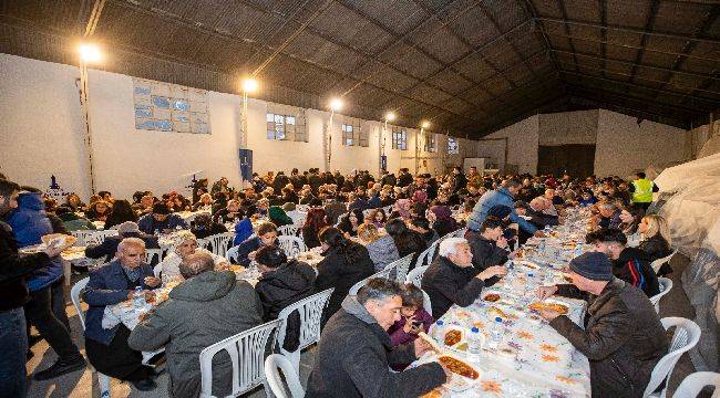 Cumhuriyet Meydanı’nda büyük iftar sofrası