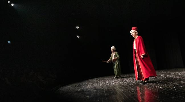 İzmir Şehir Tiyatroları’ndan Kahkaha Dolu Bir Prömiyer