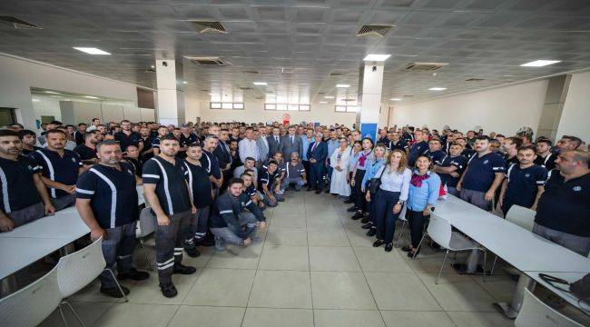 Başkan Tugay ESHOT personeliyle bayramlaştı