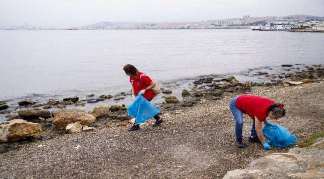 İzmirlilerden Dünya Rekoru İçin Kıyı Temizliği