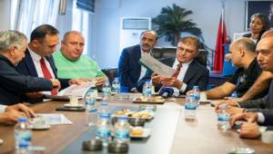 Başkan Tugay Ayakkabıcılar Sitesi Esnafını Ziyaret Etti
