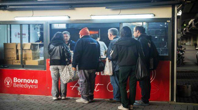 Bornova Belediyesi’nden Vatandaşlara Sıcak Çorba İkramı Başladı