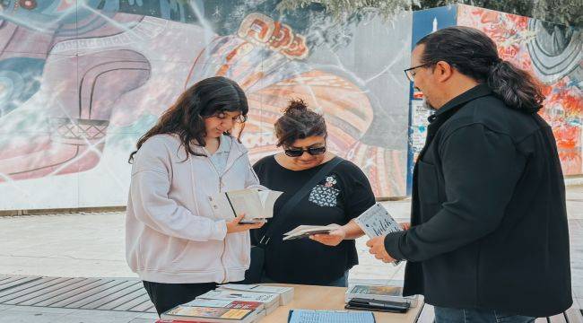 Gezici Kütüphane, Ege Üniversitesi Metro durağında