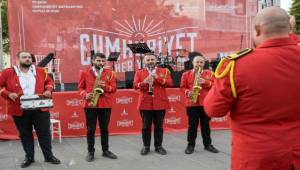 İzmir’de Cumhuriyet coşkusu başladı