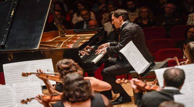 İzmir Oda Orkestrası yeni sezona kapalı gişe başladı