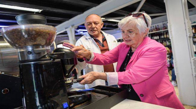 Torunlara kahve sözü: İleri yaş baristalar iş başında
