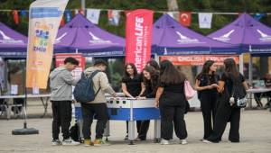 Üniversiteli gençler İzmir’e festivalle “merhaba” dedi
