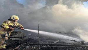 Bayraklı’daki yangın, itfaiyenin müdahalesiyle dakikalar içinde kontrol altına alındı