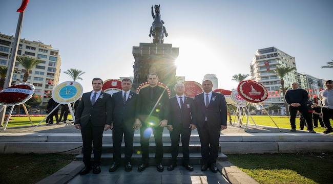 CHP İzmir Atatürk’ü minnetle andı