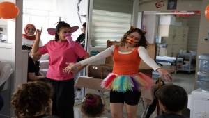 İzmir Şehir Tiyatroları’nın “Sanat İyileştirir” projesi sürüyor