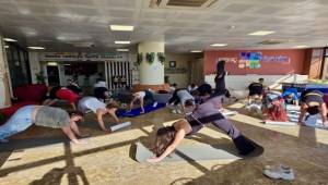 İzmirli gençler için yoga saati