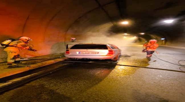 Konak Tünelleri’ndeki araç yangınına itfaiyeden hızlı müdahale