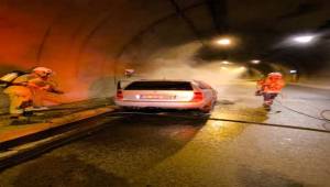 Konak Tünelleri’ndeki araç yangınına itfaiyeden hızlı müdahale