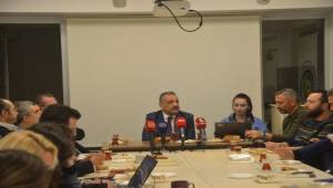 Aslanoğlu: “Adalet sistemi CHP’lilerin içeri alınması için her defasında yeni bir yol buluyor”