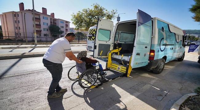 Gaziemir Belediyesi’nden engelsiz ulaşım hizmeti