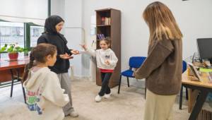 Çocuklar Renkli Harfler ile öğreniyor