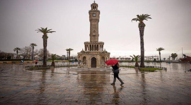 İzmir Büyükşehir Belediyesi ekipleri sağanak nedeniyle seferber oldu