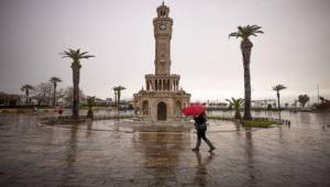 İzmir Büyükşehir Belediyesi ekipleri sağanak nedeniyle seferber oldu