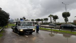 İzmir Büyükşehir Belediyesi ekipleri yağış nöbetinde