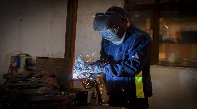 İzmir’in sihirli elleri kent için üretiyor